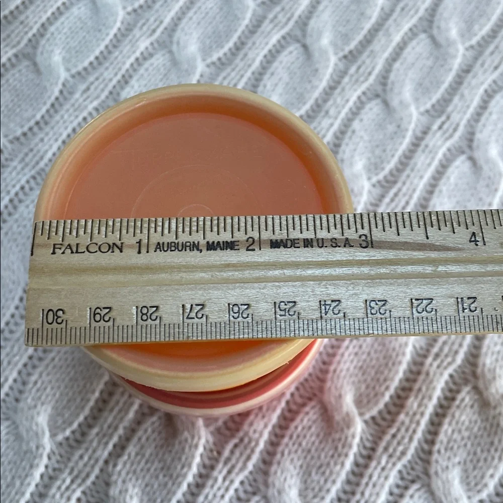 VTG Tupperware snack cups 4 oz round containers  model number 1229 with Lids
